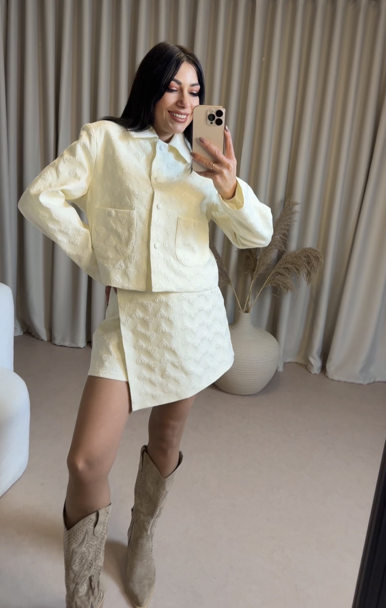 Screenshot Σακάκι Κοντό Εκρού Ανάγλυφο - Image 1